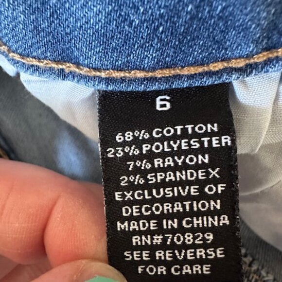 Rue 21 Cutoff Distressed Jean Short 8503 - Picture 4 of 7